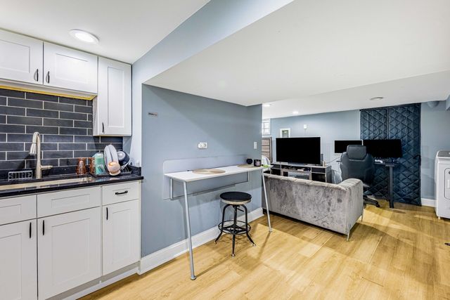 5227 S Neenah Avenue, Chicago, IL 60638