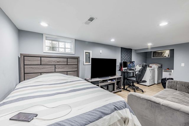 5227 S Neenah Avenue, Chicago, IL 60638