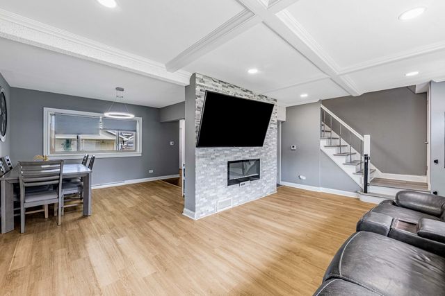 5227 S Neenah Avenue, Chicago, IL 60638