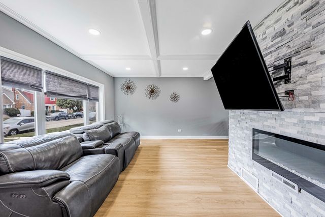 5227 S Neenah Avenue, Chicago, IL 60638