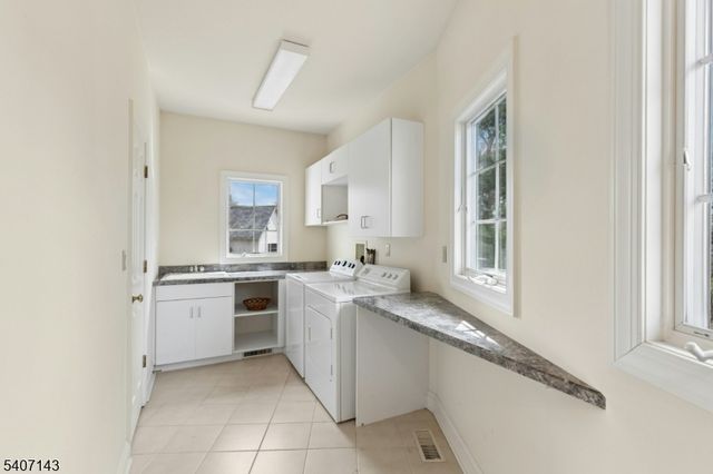 971 Nepawin Ln, Scotch Plains Twp., NJ 07076