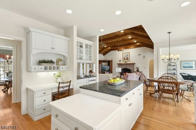 971 Nepawin Ln, Scotch Plains Twp., NJ 07076