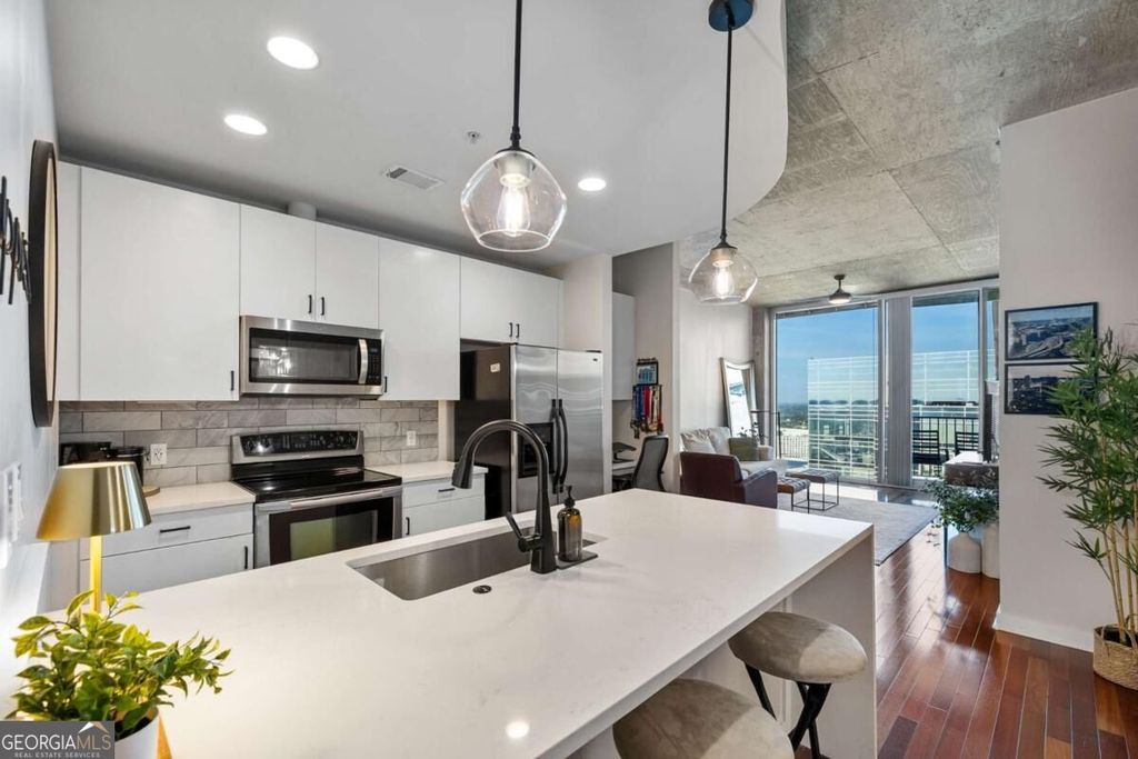 400 W Peachtree Street NW 3005, Atlanta, GA 30308 — exterior