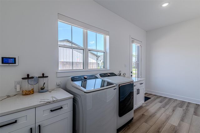 21823 White Oak View Drive, Tomball, TX 77375