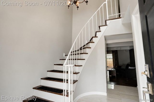 37525 Charter Oaks Boulevard, Clinton Charter Township, MI 48036