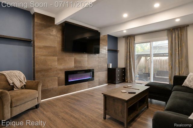 37525 Charter Oaks Boulevard, Clinton Charter Township, MI 48036
