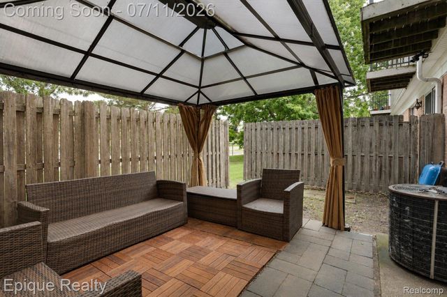 37525 Charter Oaks Boulevard, Clinton Charter Township, MI 48036