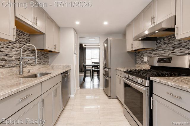 37525 Charter Oaks Boulevard, Clinton Charter Township, MI 48036