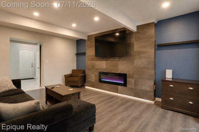 37525 Charter Oaks Boulevard, Clinton Charter Township, MI 48036