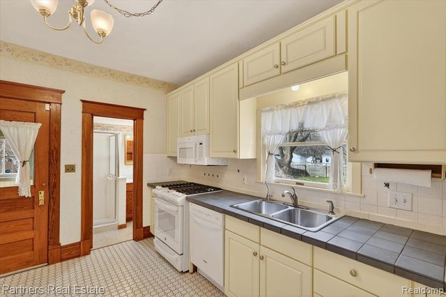 415 W Sibley Street, Howell, MI 48843