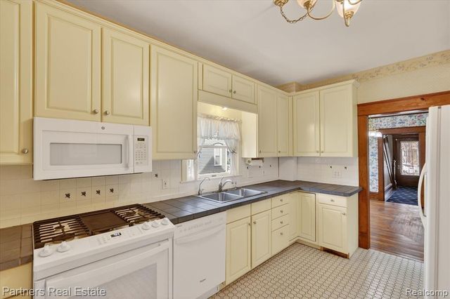 415 W Sibley Street, Howell, MI 48843