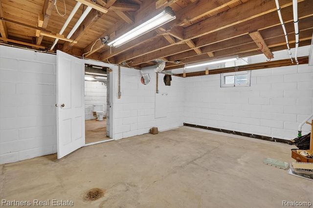 415 W Sibley Street, Howell, MI 48843