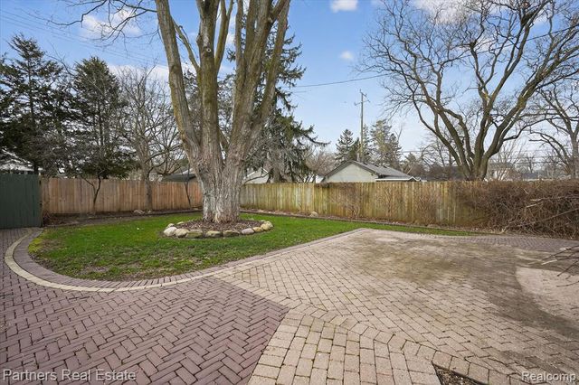 415 W Sibley Street, Howell, MI 48843