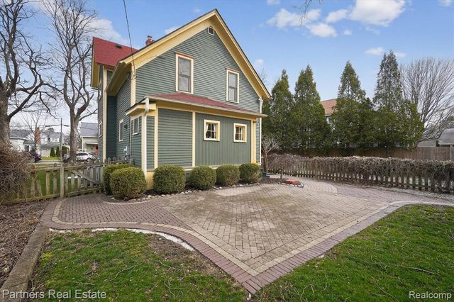 415 W Sibley Street, Howell, MI 48843