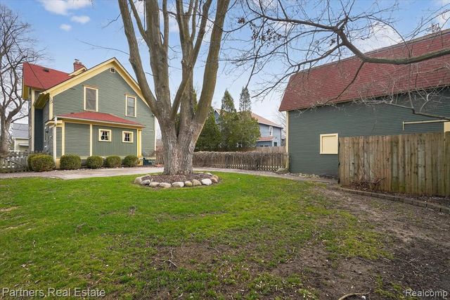 415 W Sibley Street, Howell, MI 48843