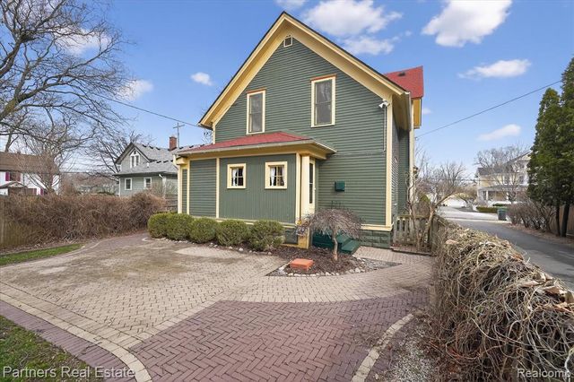 415 W Sibley Street, Howell, MI 48843