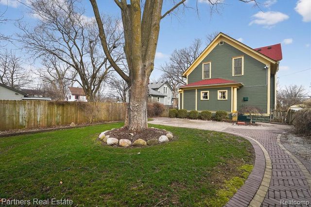 415 W Sibley Street, Howell, MI 48843