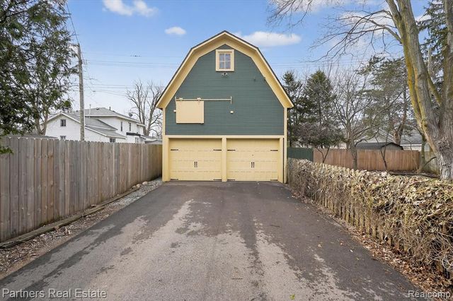 415 W Sibley Street, Howell, MI 48843
