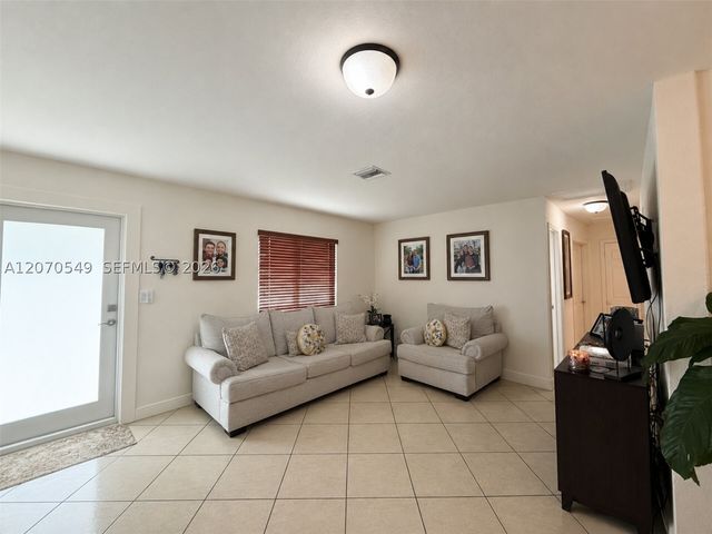 3312 NW 182nd St, Miami Gardens, FL 33056