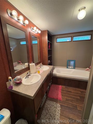 27 Bokchito Street, Canadian, OK 74425