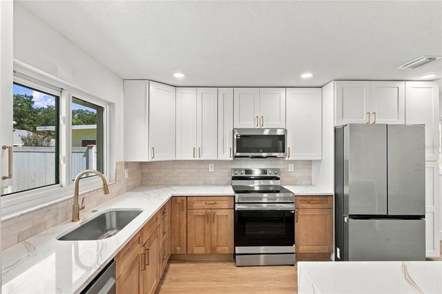 1630 DALE CIRCLE N, Dunedin, FL 34698