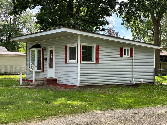 111 Prospect Street, Plainwell, MI 49080