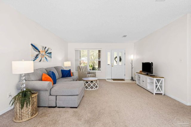 3367 Circle Dr, Gulf Breeze, FL 32563