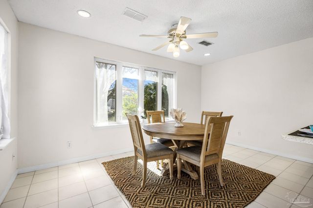 3367 Circle Dr, Gulf Breeze, FL 32563