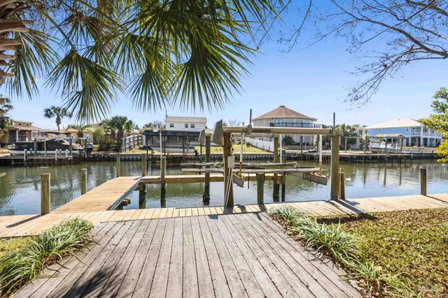 3367 Circle Dr, Gulf Breeze, FL 32563