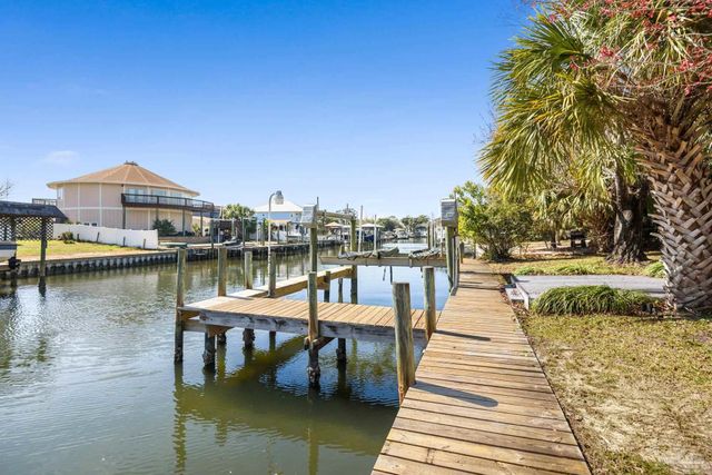 3367 Circle Dr, Gulf Breeze, FL 32563