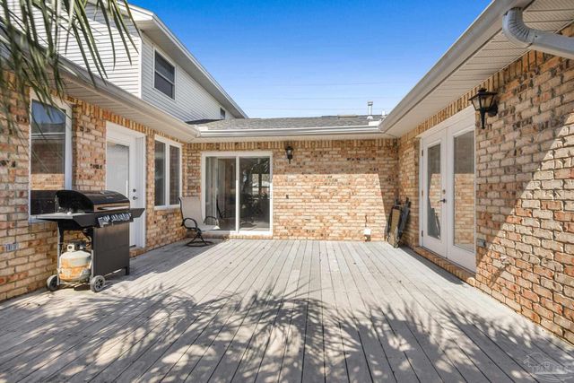 3367 Circle Dr, Gulf Breeze, FL 32563