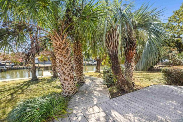 3367 Circle Dr, Gulf Breeze, FL 32563