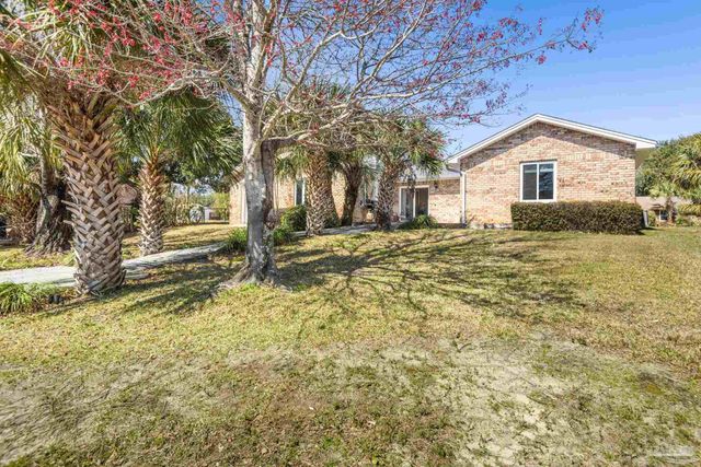 3367 Circle Dr, Gulf Breeze, FL 32563