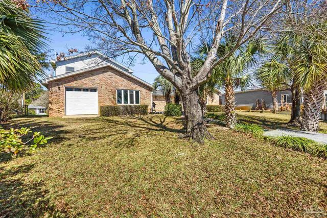 3367 Circle Dr, Gulf Breeze, FL 32563
