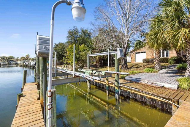 3367 Circle Dr, Gulf Breeze, FL 32563