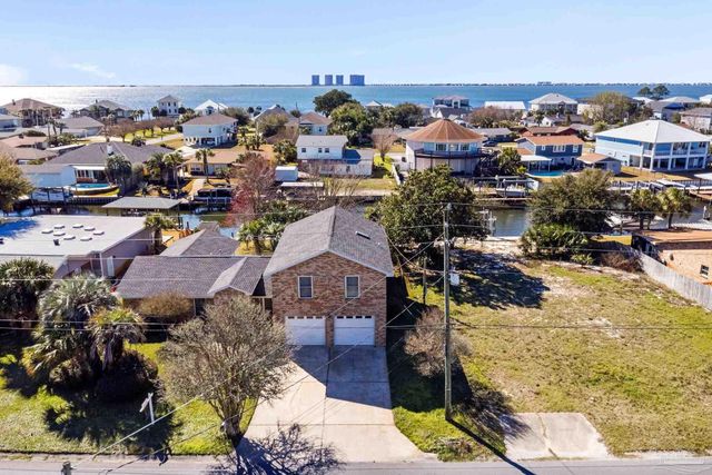 3367 Circle Dr, Gulf Breeze, FL 32563