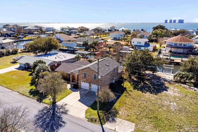 3367 Circle Dr, Gulf Breeze, FL 32563