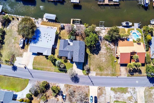 3367 Circle Dr, Gulf Breeze, FL 32563