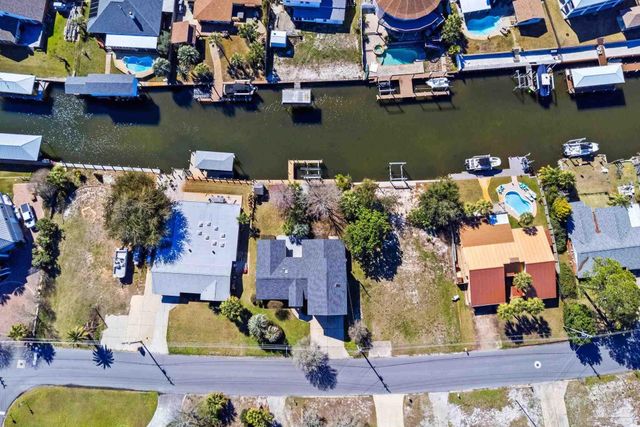 3367 Circle Dr, Gulf Breeze, FL 32563