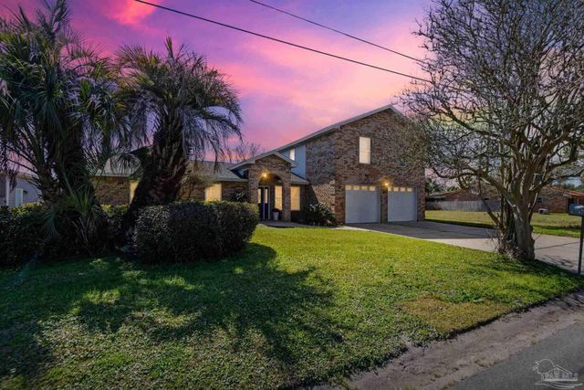 3367 Circle Dr, Gulf Breeze, FL 32563