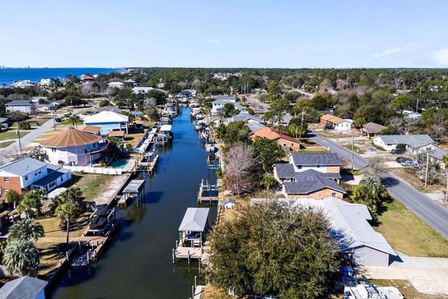 3367 Circle Dr, Gulf Breeze, FL 32563