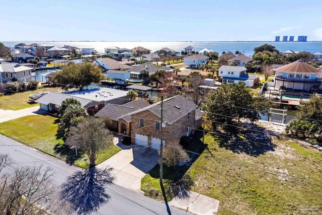 3367 Circle Dr, Gulf Breeze, FL 32563