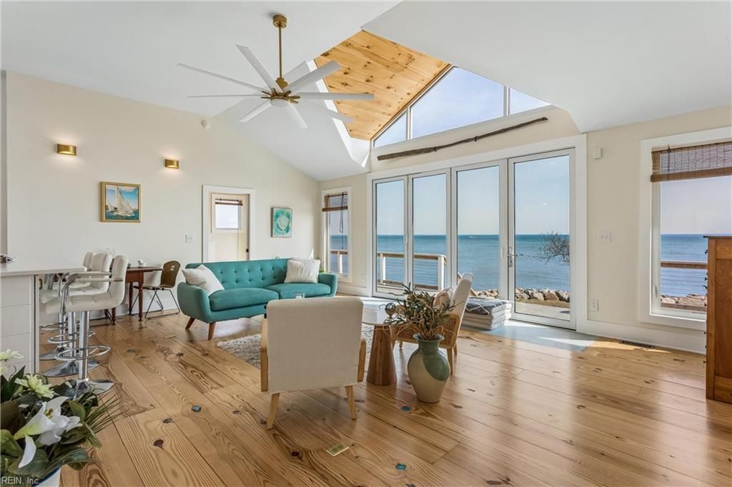 907 Bay Tree Beach RD, Seaford, VA 23696