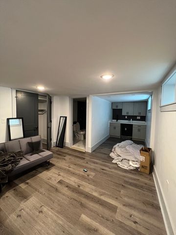 288 Columbia St 1, Cambridge, MA 02139