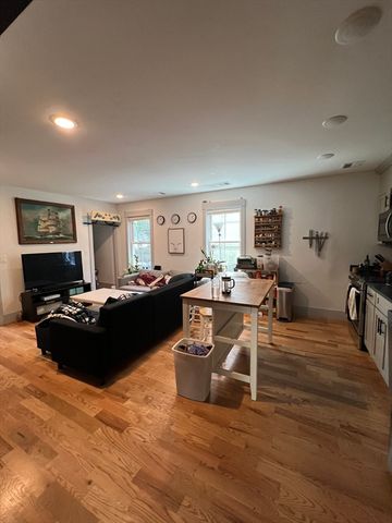 288 Columbia St 1, Cambridge, MA 02139