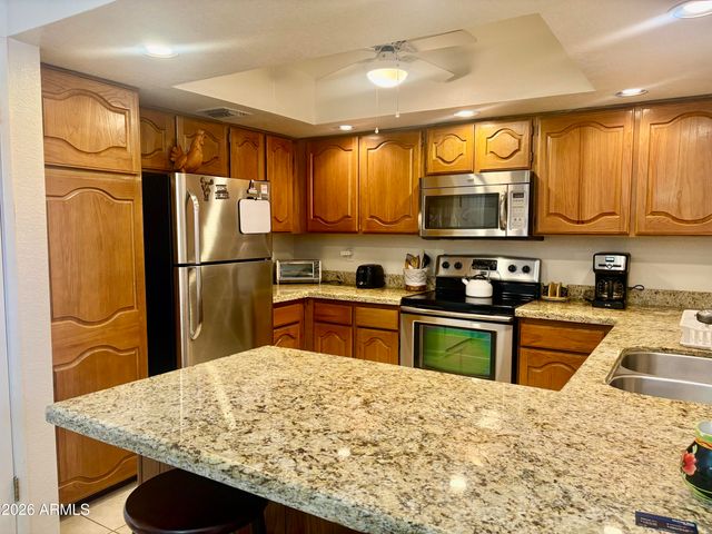 12212 N PARADISE VILLAGE Parkway S 338, Phoenix, AZ 85032