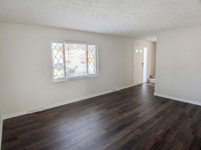 6571 Schenk Avenue, Reynoldsburg, OH 43068