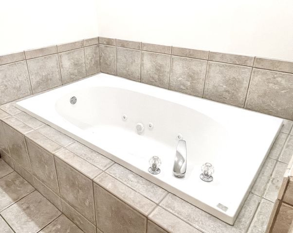 210 Mary Senica Court, Lasalle, IL 61301