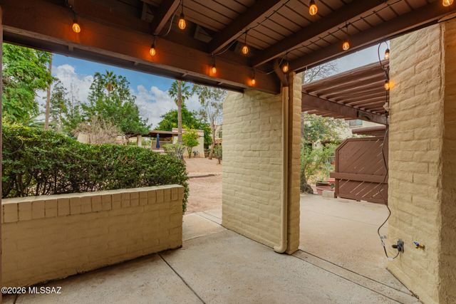 9788 E Calle Del Centinela, Tucson, AZ 85748