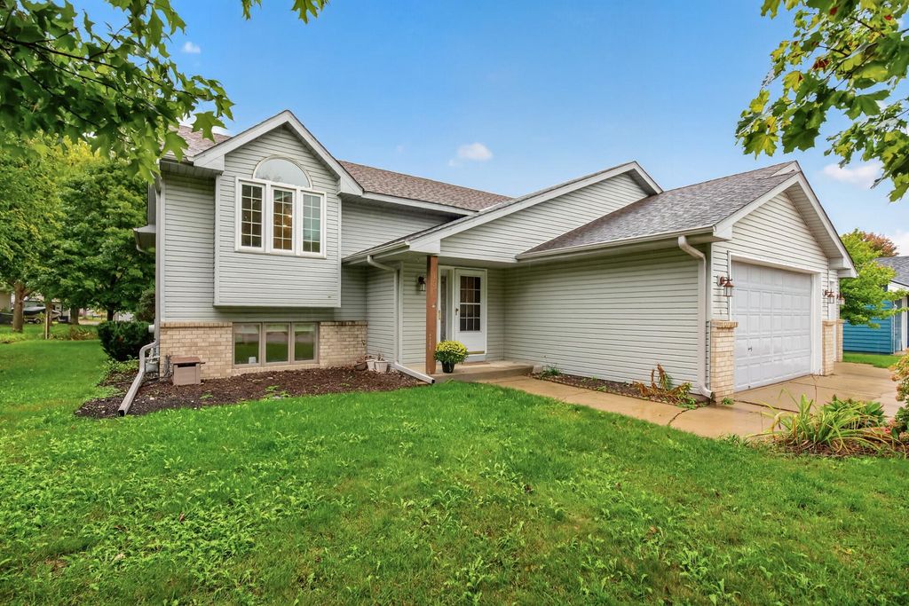 135 Obrien Parkway, Belle Plaine, MN 56011 — photo 2